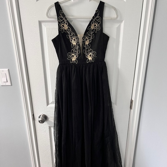 Floor Length Women's Size Small Formal Dress (Prom, Wedding, Graduation, etc.) - Picture 1 of 2